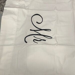 Elegant White Monogrammed pillowcase set “Mr & Mrs”